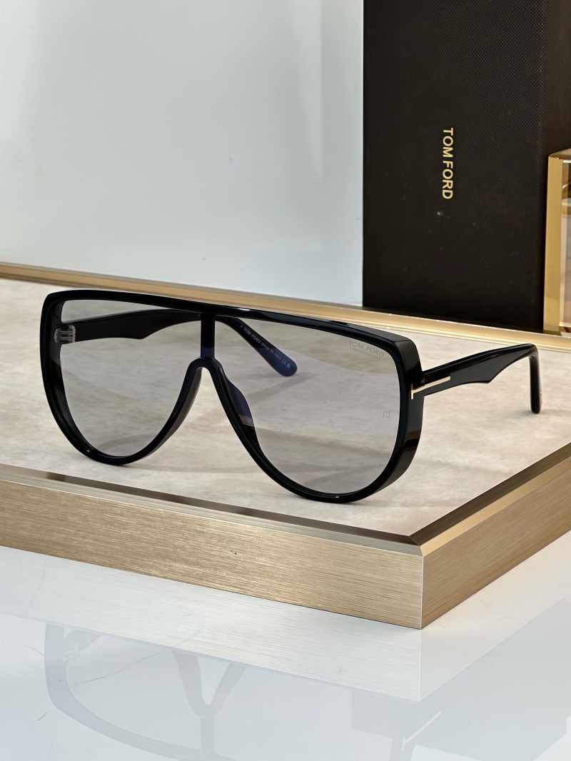 TOM FORD